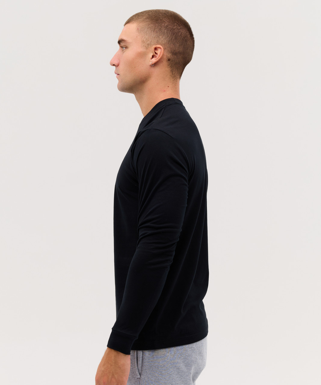 Hawkins/Essential Long Sleeve Tee