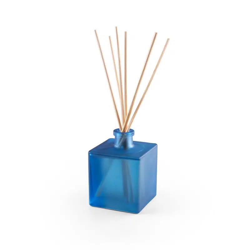 Yeun – Diffuser sticks in glass bottle – Gift Sets – available in blue, white colours