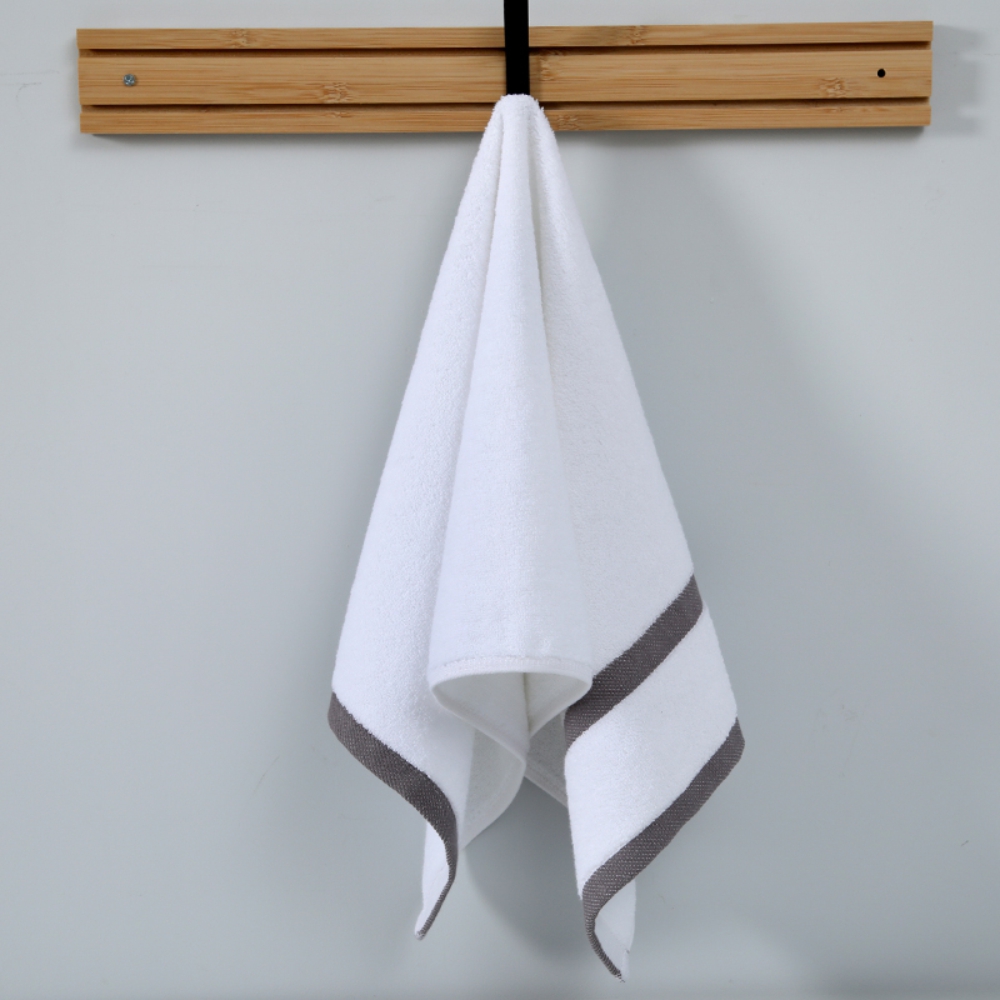 Holiday Cotton Hotel Towel – Towels – photo 1 of 3