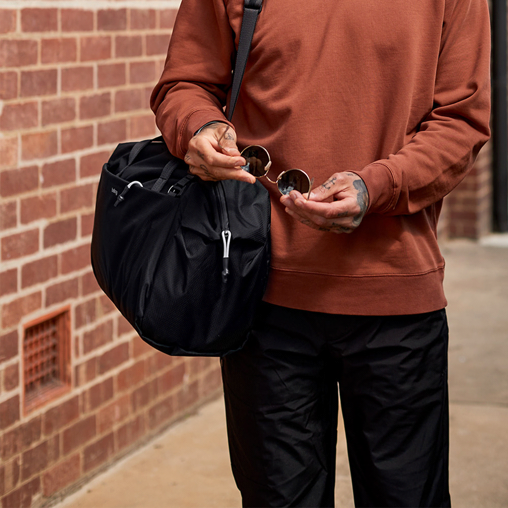 Bellroy Lite Duffel – Duffle/Sports Bags – The Range – available in Black – thumbnail 10 of 14