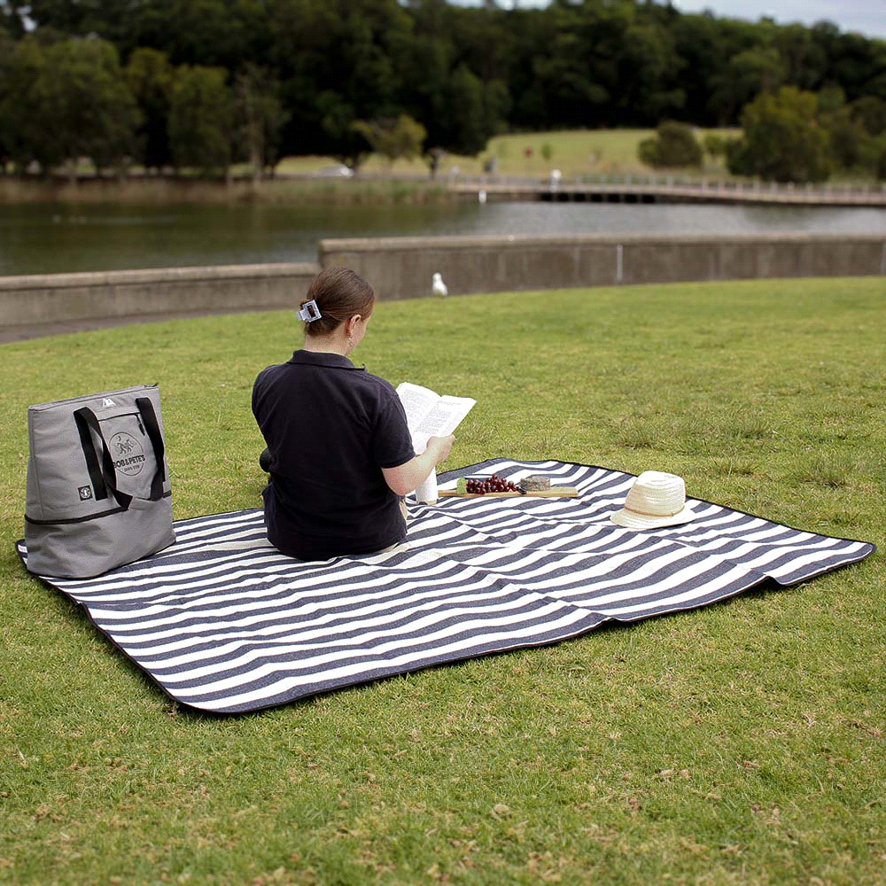 Día De Campo Rug w/ Waterproof Backing – Blankets – The Range – available in Black and Blue – thumbnail 5 of 13