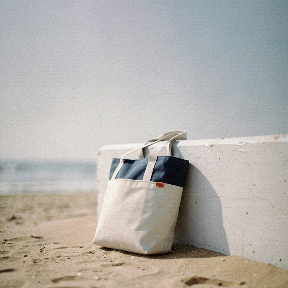 Field & Co.® Parks Day Tote – Tote Bags – The Range – available in Navy/Cream – thumbnail 3 of 9